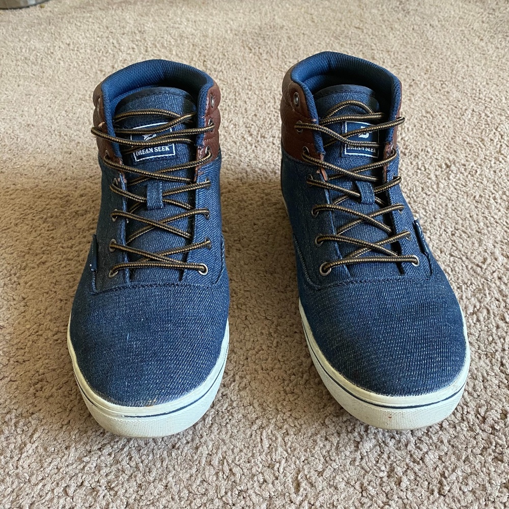 Mid top shoes